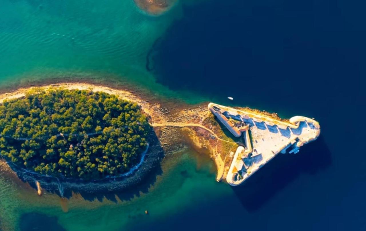 Sunny Holiday House With Pool Kaštela Kültér fotó