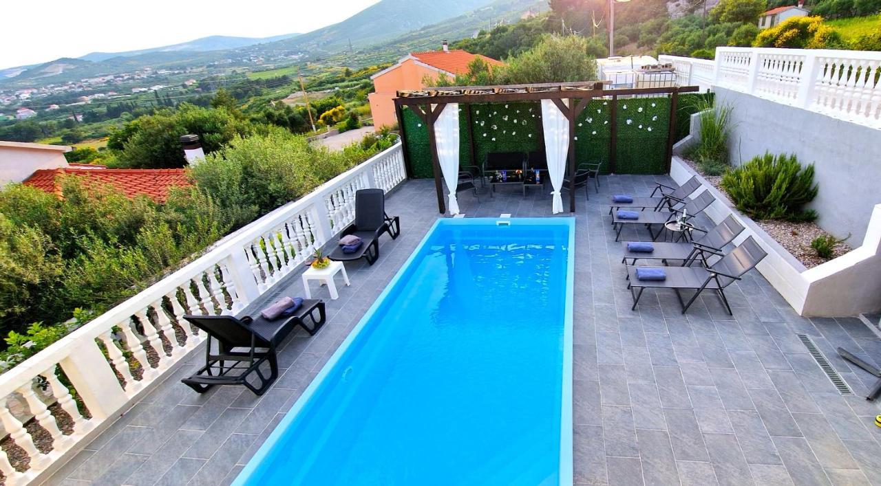 Sunny Holiday House With Pool Kaštela Kültér fotó