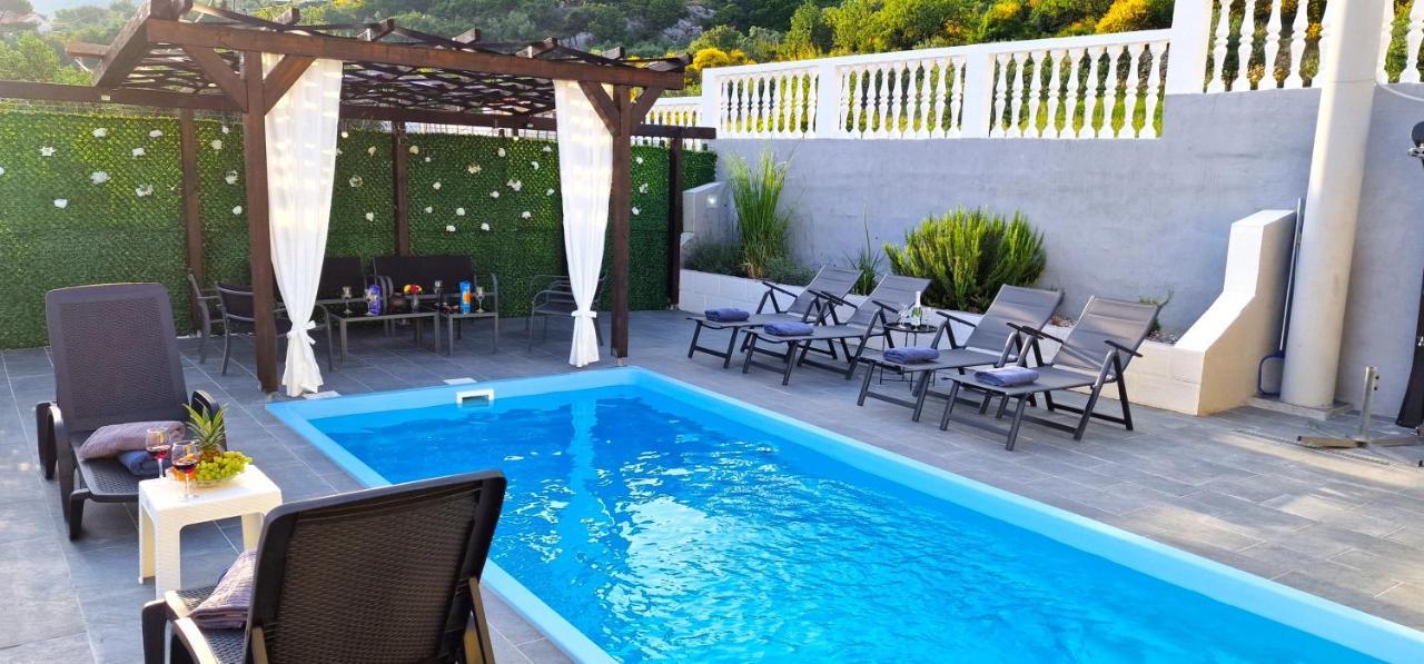 Sunny Holiday House With Pool Kaštela Kültér fotó