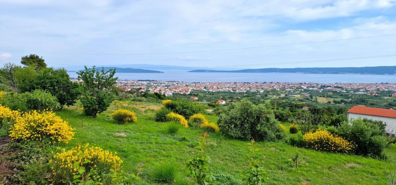 Sunny Holiday House With Pool Kaštela Kültér fotó