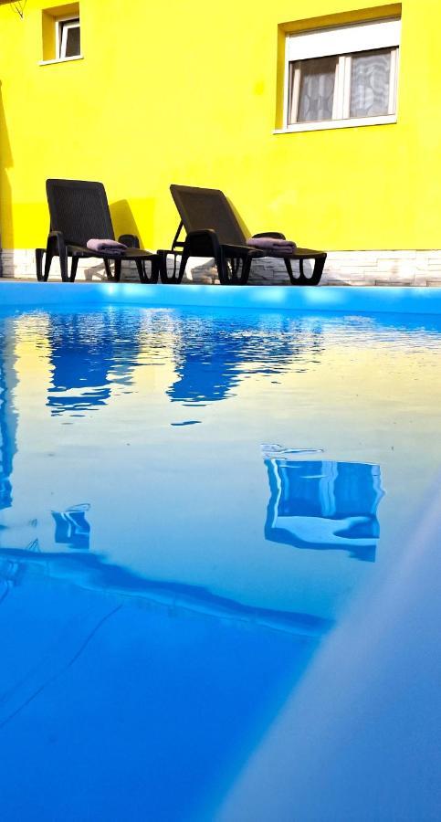 Sunny Holiday House With Pool Kaštela Kültér fotó