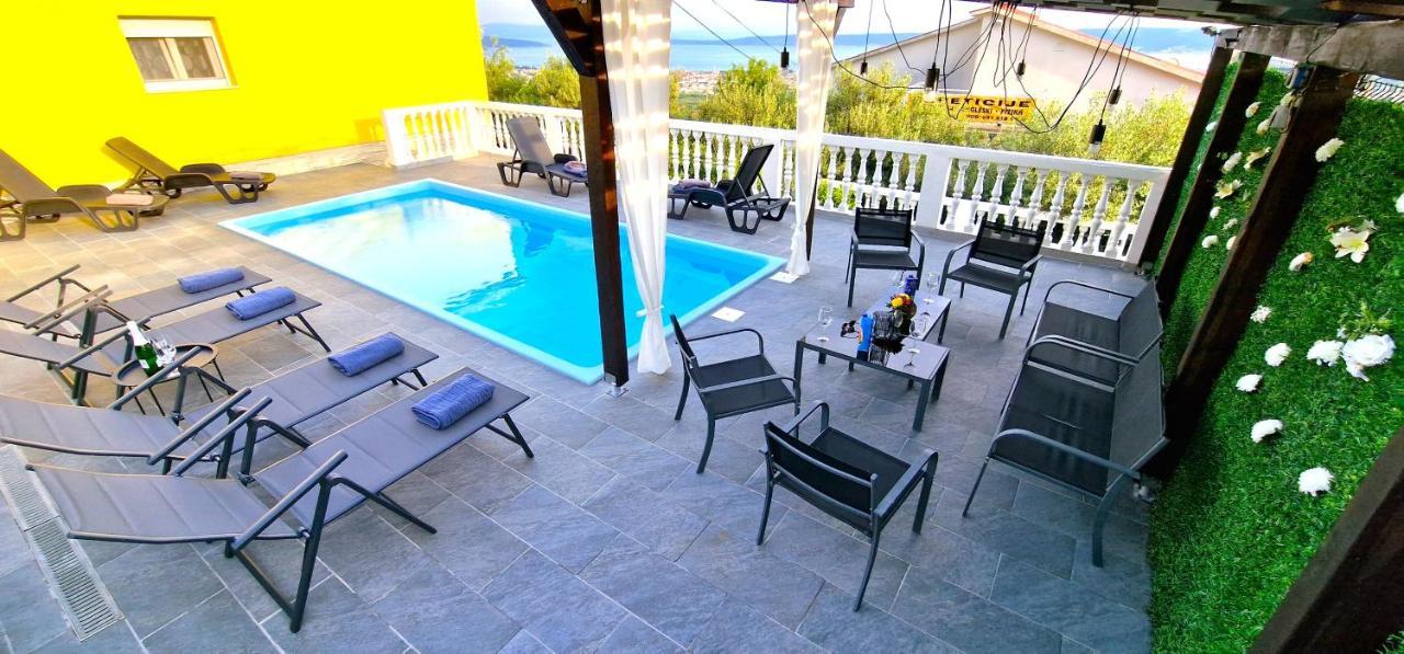 Sunny Holiday House With Pool Kaštela Kültér fotó