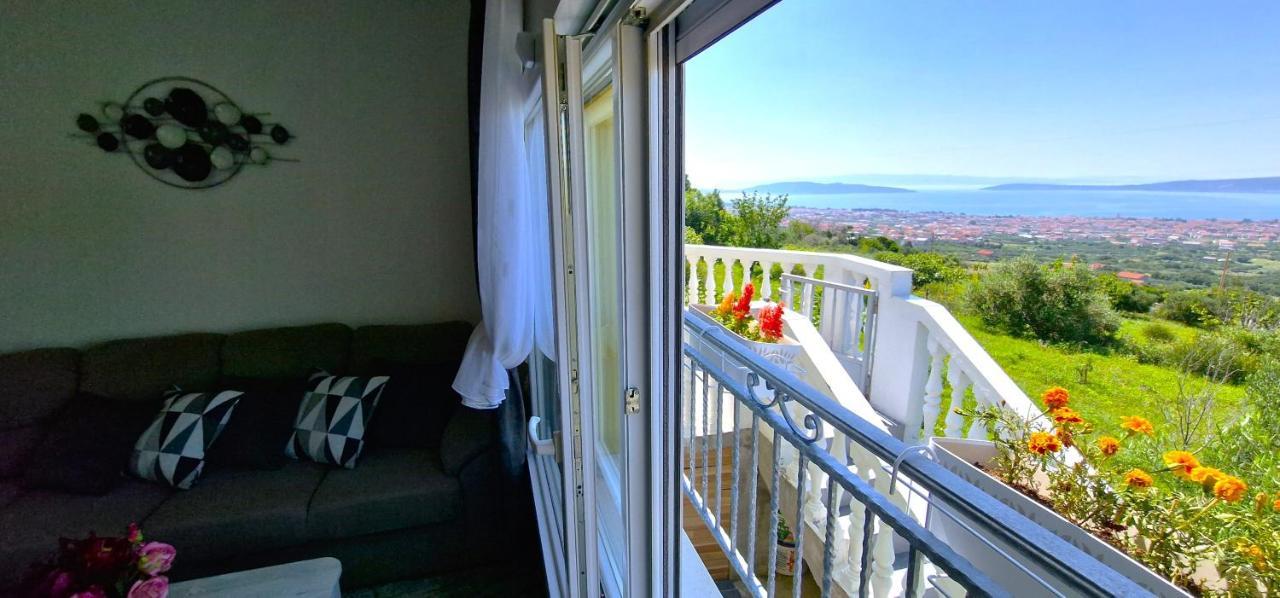 Sunny Holiday House With Pool Kaštela Kültér fotó
